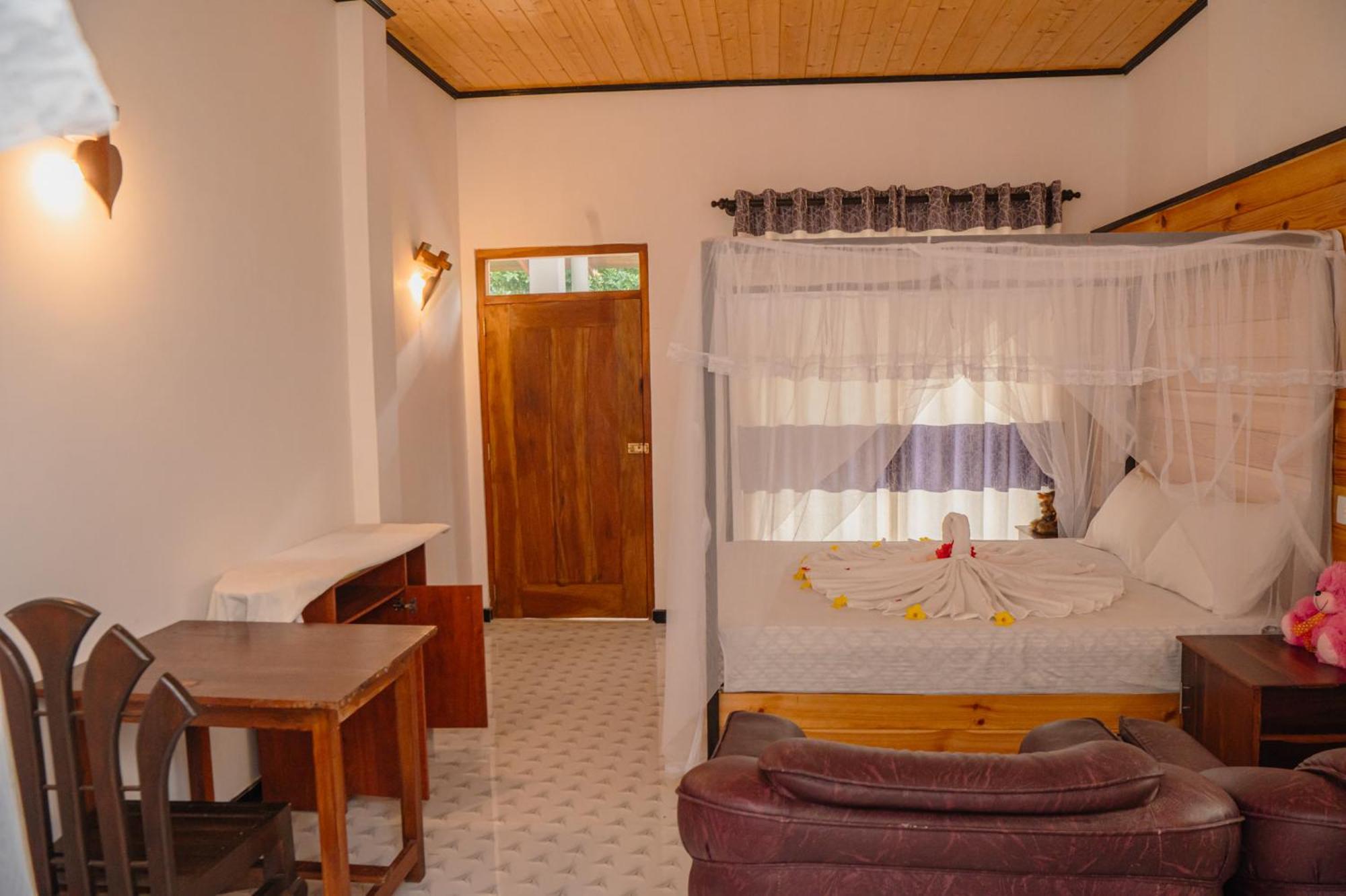 Rekawa Turtle Gate Hotel تانجالي الغرفة الصورة