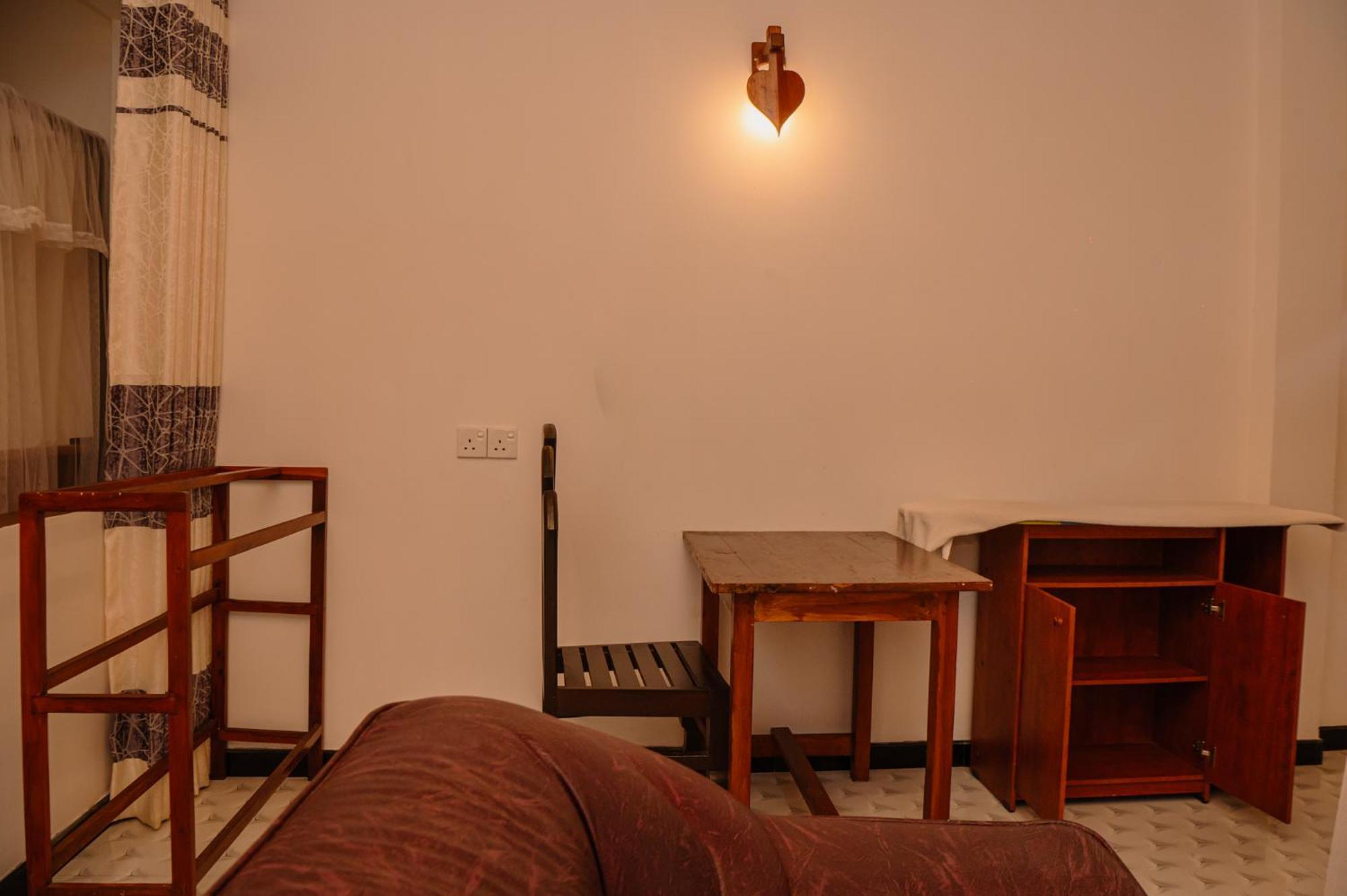 Rekawa Turtle Gate Hotel تانجالي الغرفة الصورة
