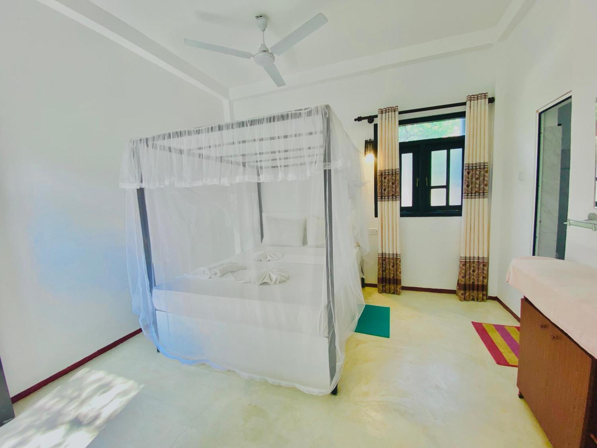 Rekawa Turtle Gate Hotel تانجالي الغرفة الصورة