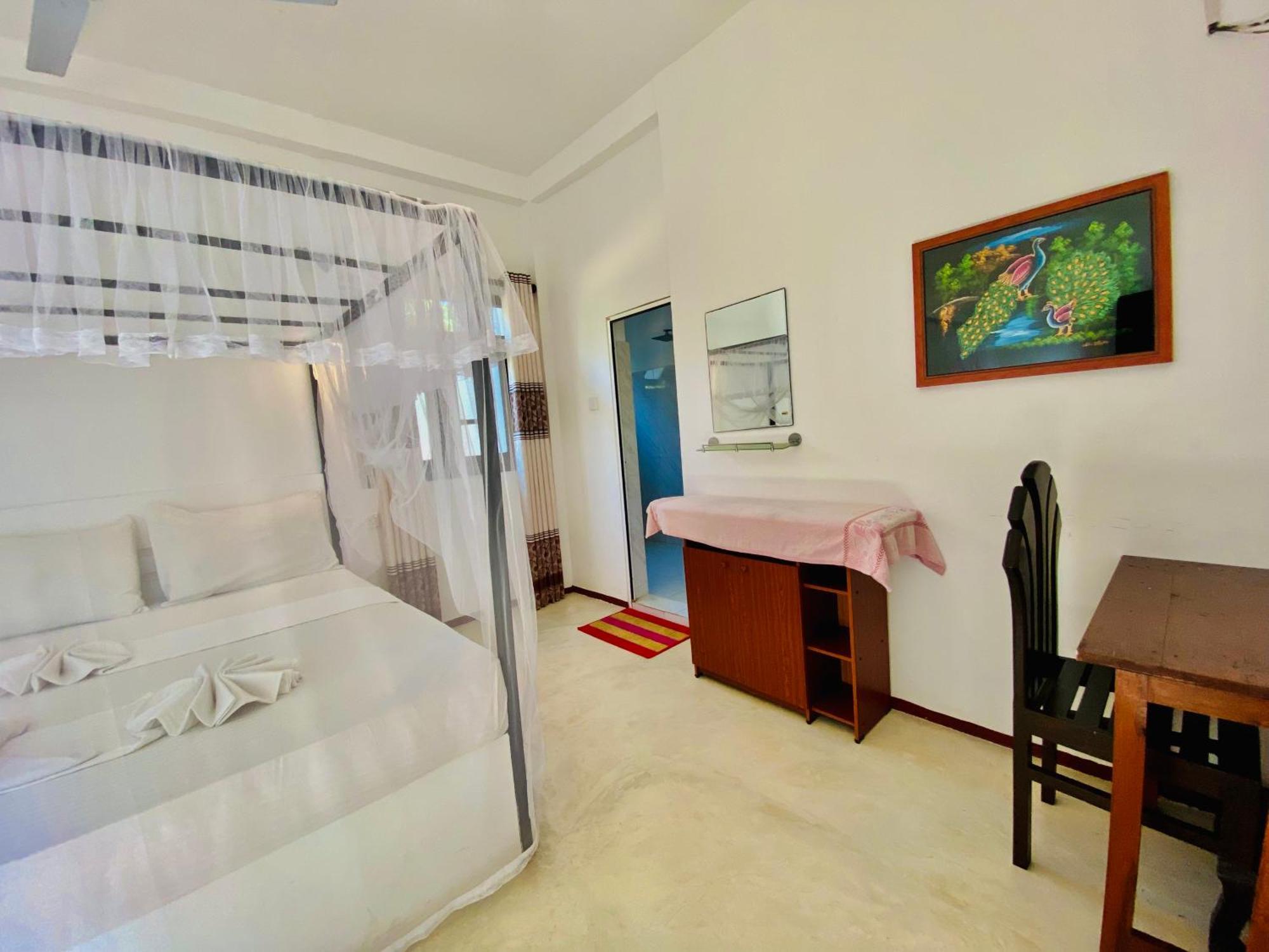 Rekawa Turtle Gate Hotel تانجالي الغرفة الصورة